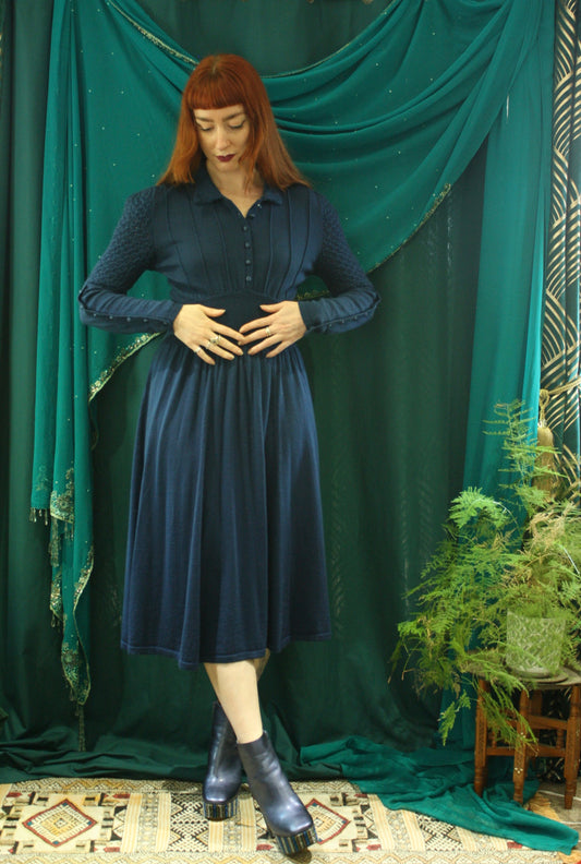 vintage 1940s navy lambswool dress with crochet shoulders and fabric buttons. 